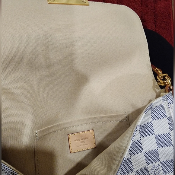 Louis Vuitton Favorite MM Damier Azur Crossbody Bag - Picture 16 of 17